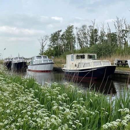 Boat Ella - Kamperen Op Het Water -Niet Om Mee Te Varen -Read Host Profile-Lees Hostprofiel Jutrijp Exterior photo