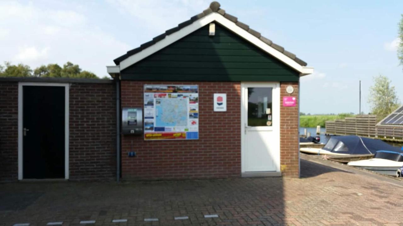 Boat Ella - Kamperen Op Het Water -Niet Om Mee Te Varen -Read Host Profile-Lees Hostprofiel Jutrijp Exterior photo