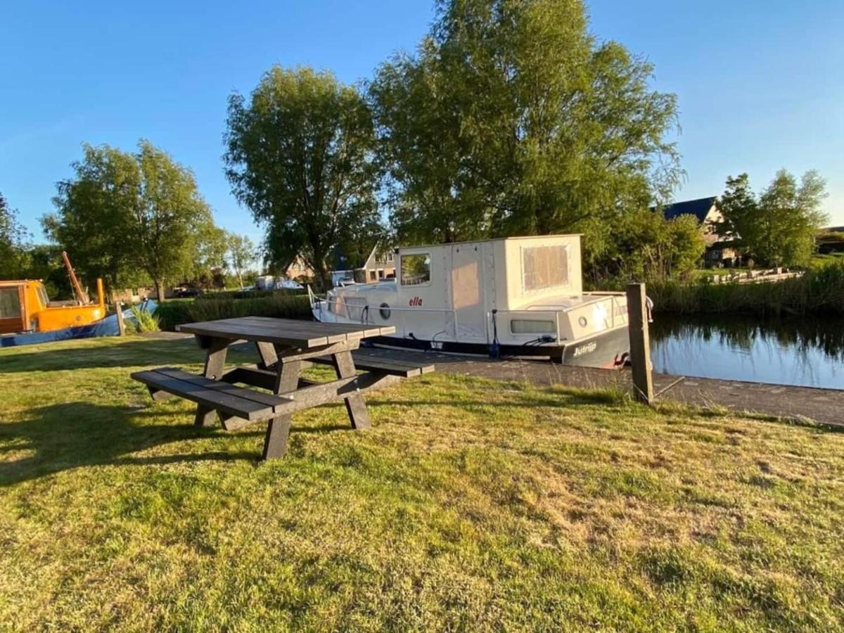 Boat Ella - Kamperen Op Het Water -Niet Om Mee Te Varen -Read Host Profile-Lees Hostprofiel Jutrijp Exterior photo